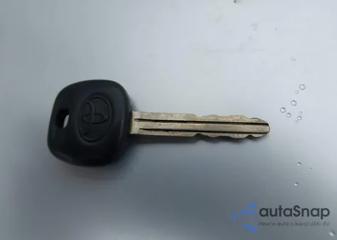 2001 Toyota Sequoia Limited V8 z USA, uszkodzony, nr VIN 5TDBT48AX1S030187